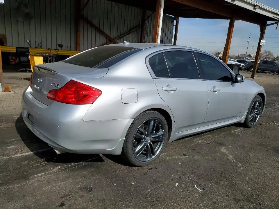 2011 INFINITI G37   