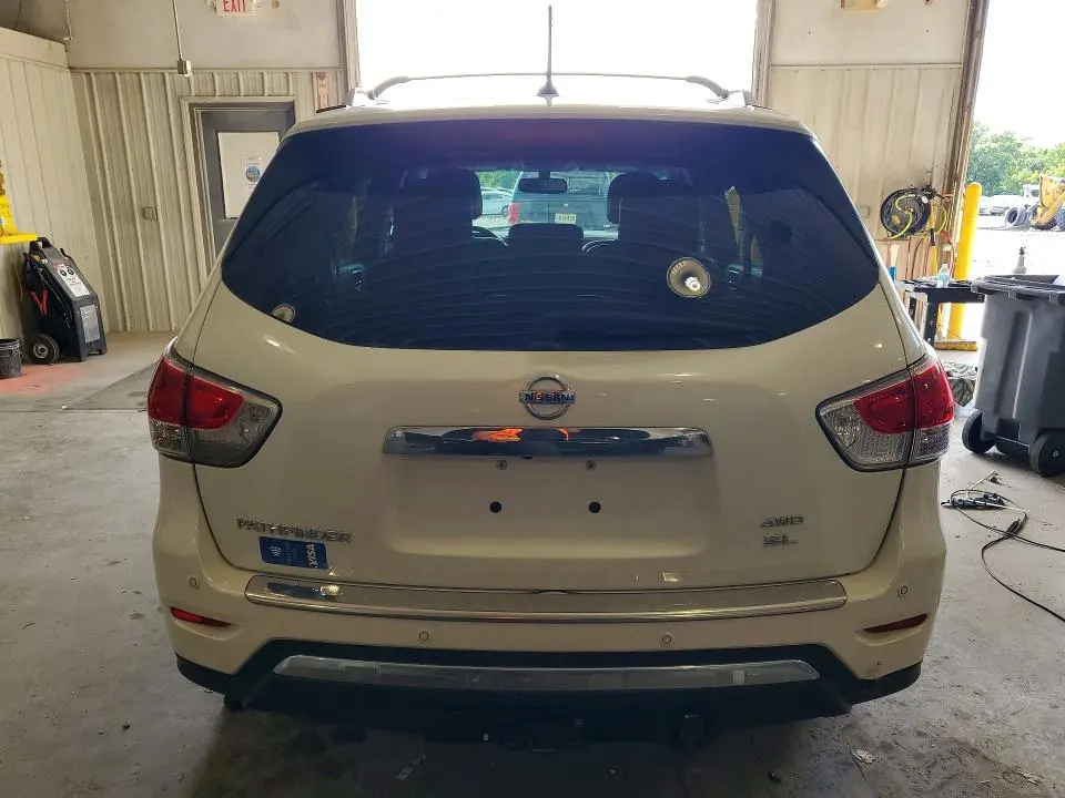 2016 NISSAN PATHFINDER SL  