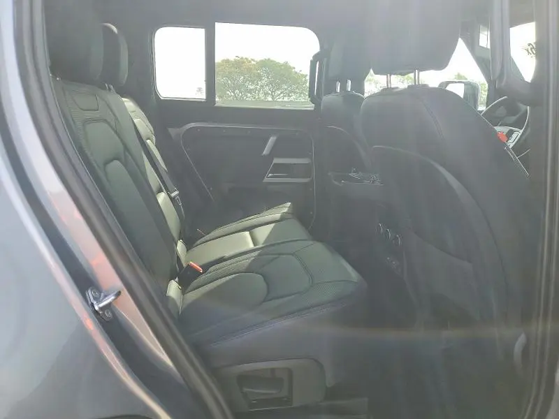 2023 LAND ROVER DEFENDER 110 X-DYNAMIC SE  
