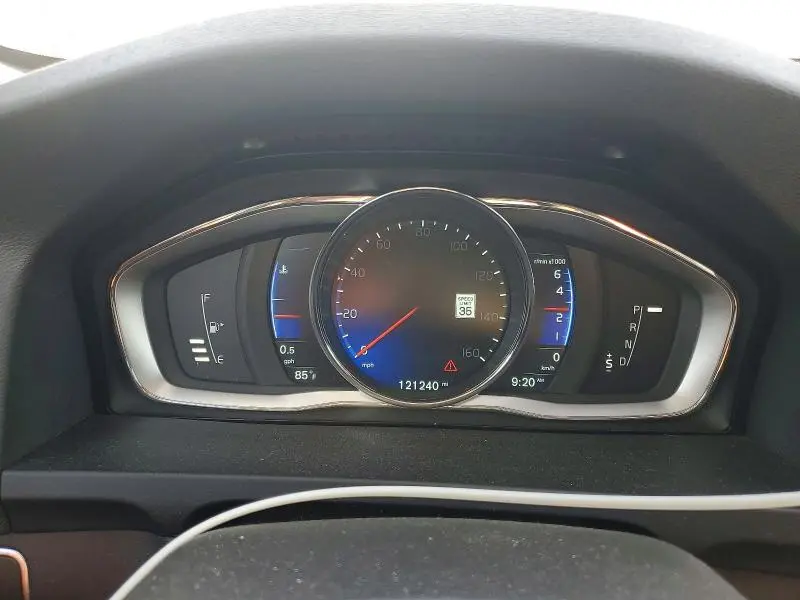 2015 VOLVO V60 R DESIGN  