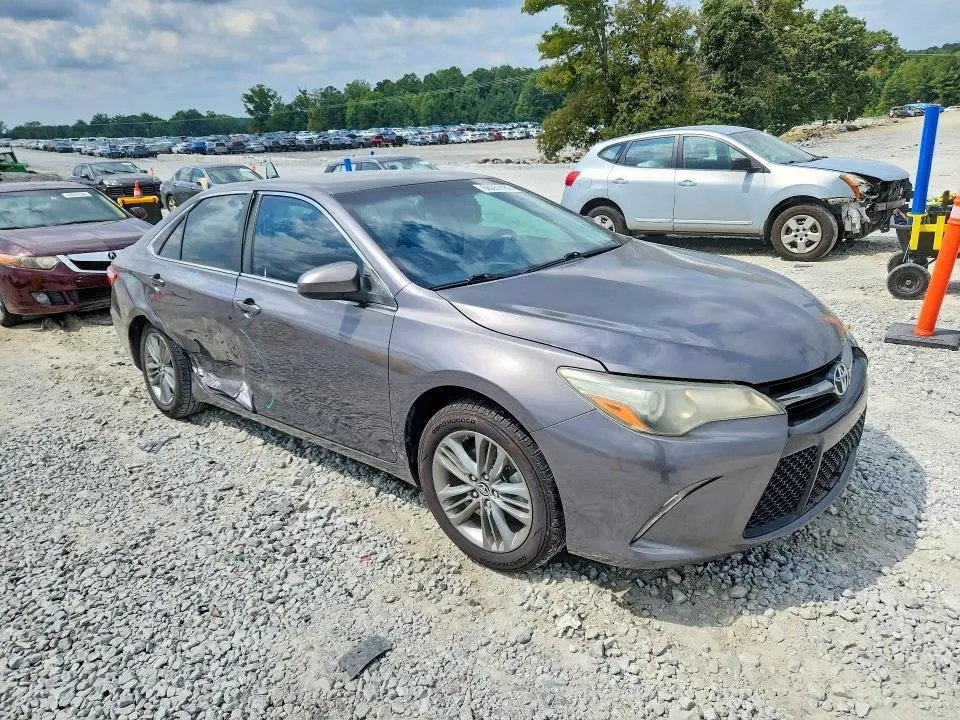 2015 TOYOTA CAMRY SE  