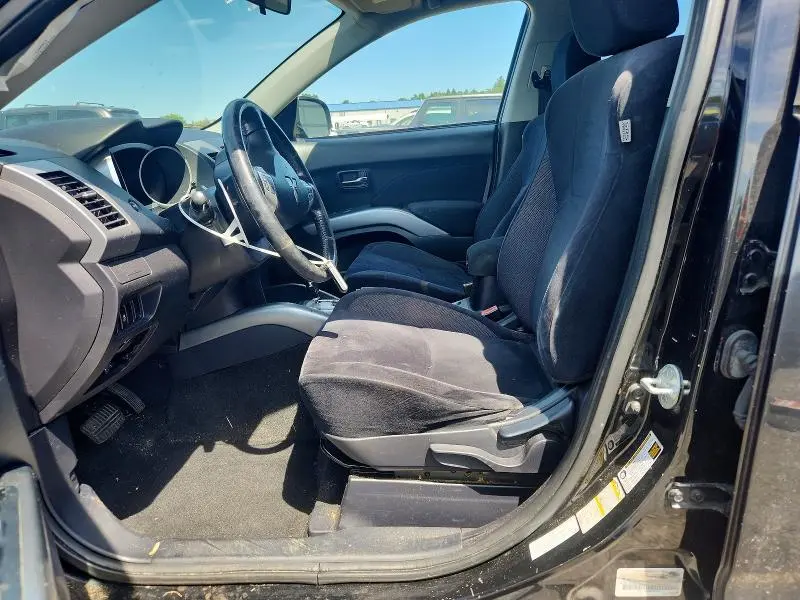2011 MITSUBISHI OUTLANDER SE  