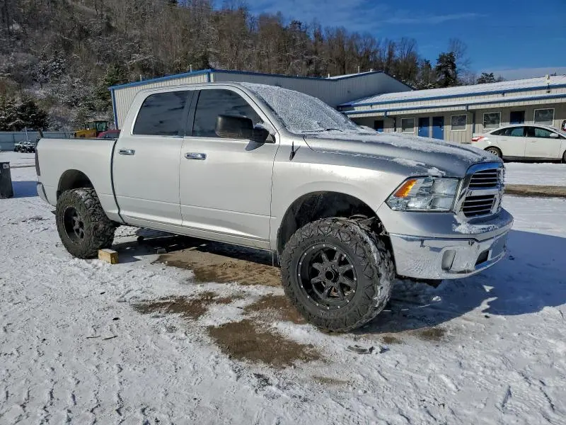 2016 RAM 1500 SLT  