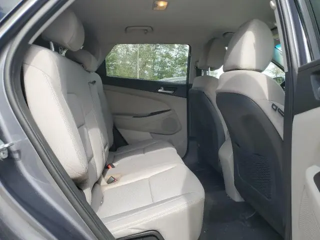 2021 HYUNDAI TUCSON SE  