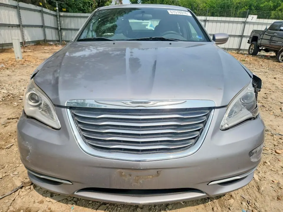 2013 CHRYSLER 200 LX  