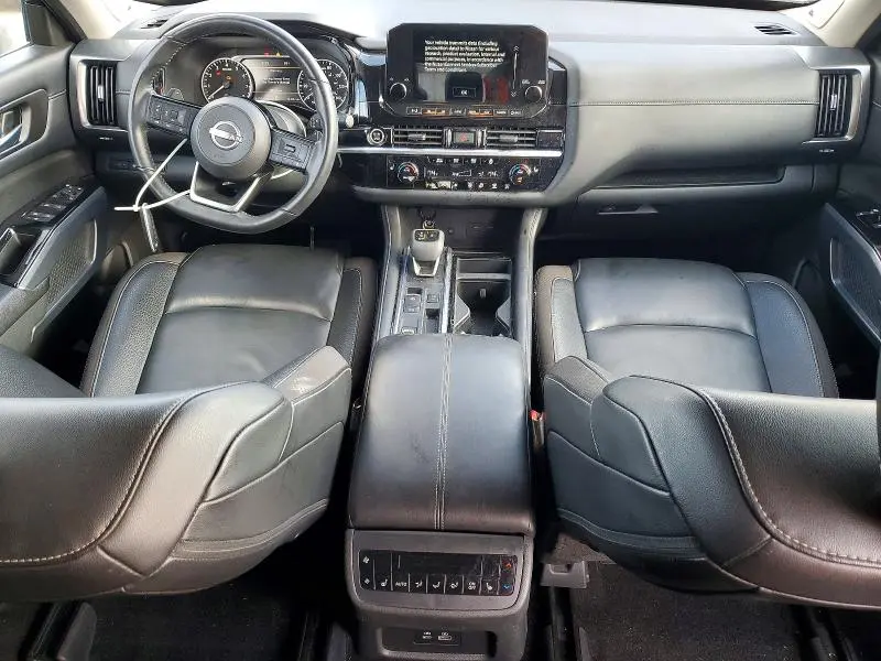 2024 NISSAN PATHFINDER SL  