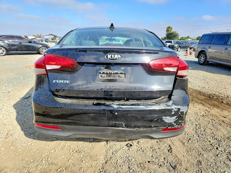 2018 KIA FORTE LX  