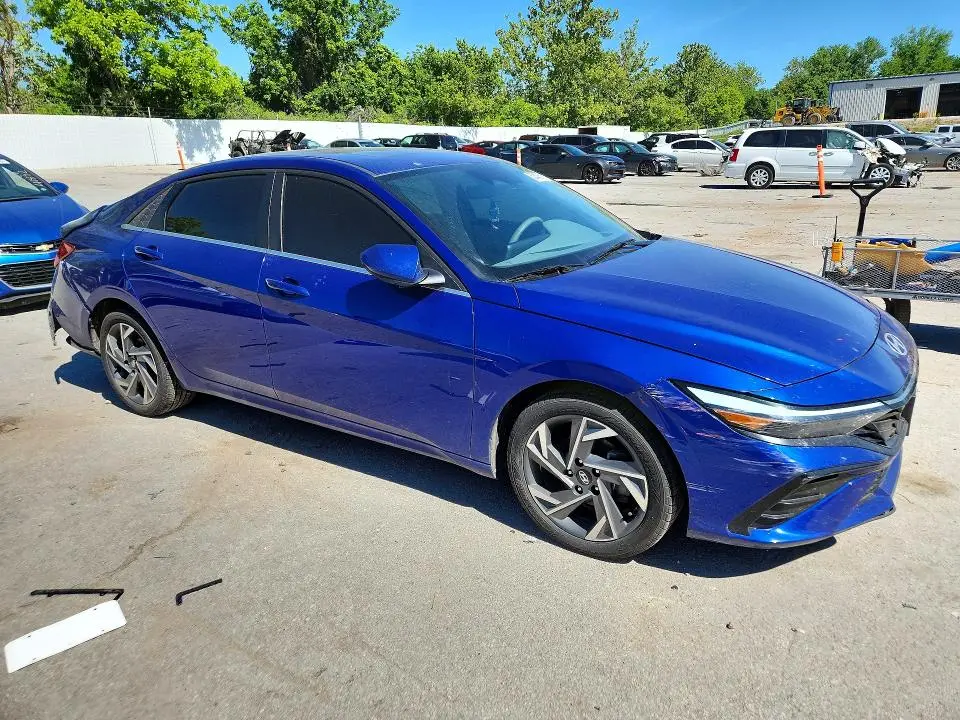 2024 HYUNDAI ELANTRA SEL  