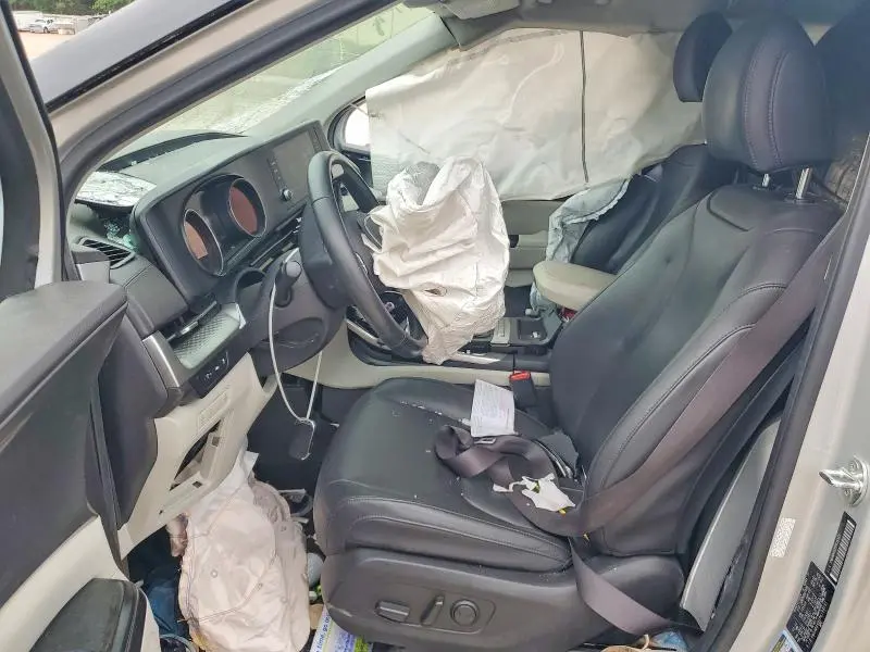 2023 KIA CARNIVAL LX  