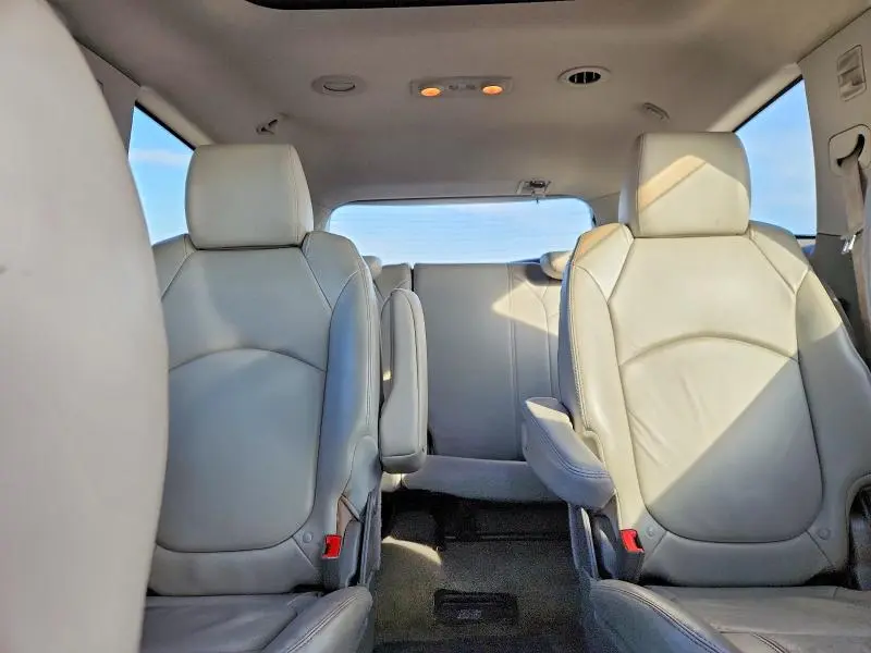 2011 CHEVROLET TRAVERSE LT  