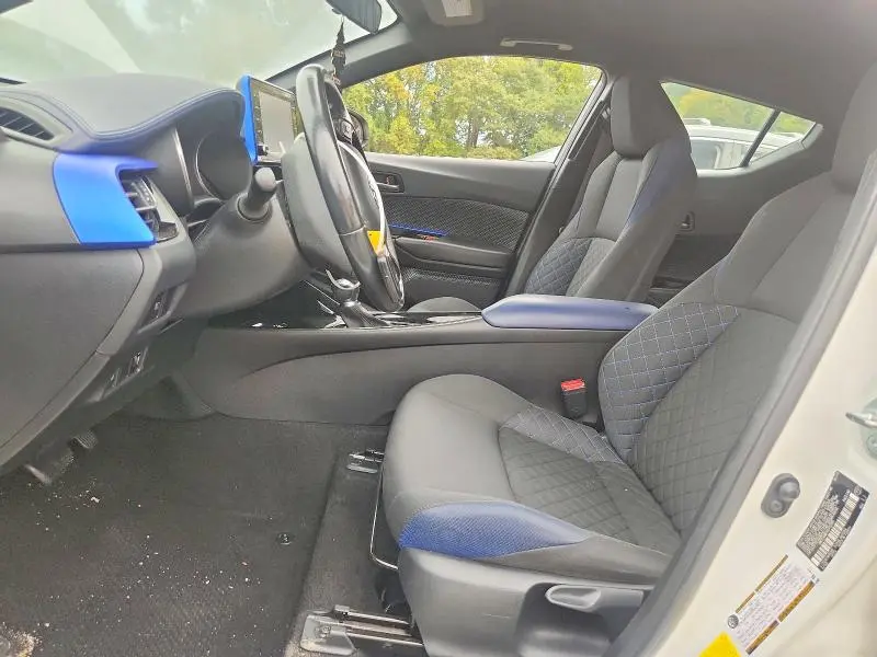 2020 TOYOTA C-HR XLE  