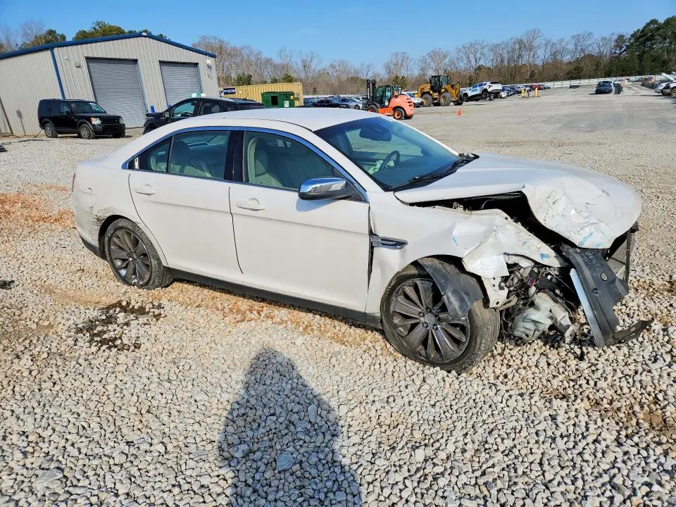 2011 FORD TAURUS LIMITED  