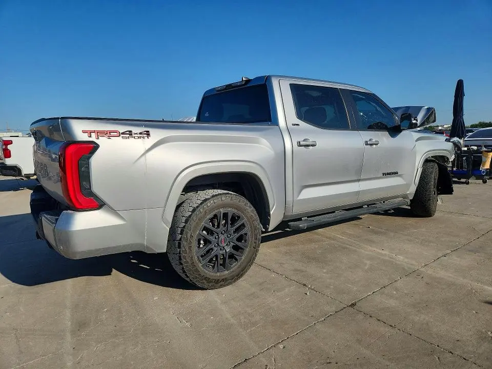 2024 TOYOTA TUNDRA SR5  