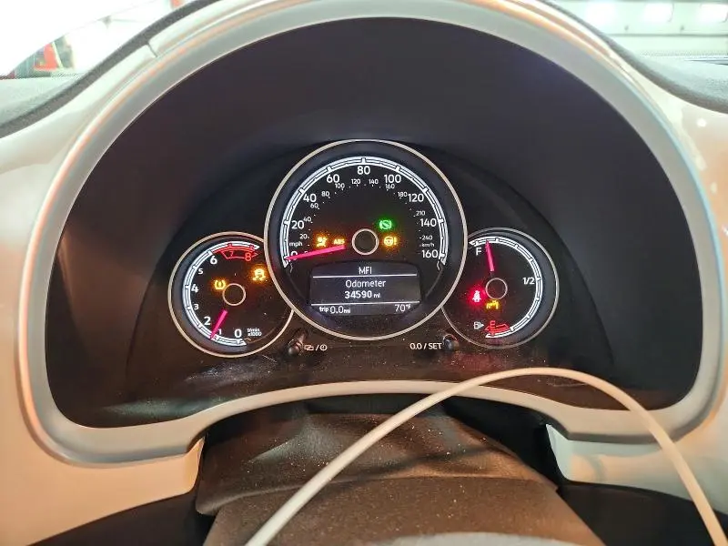 2019 VOLKSWAGEN BEETLE S  