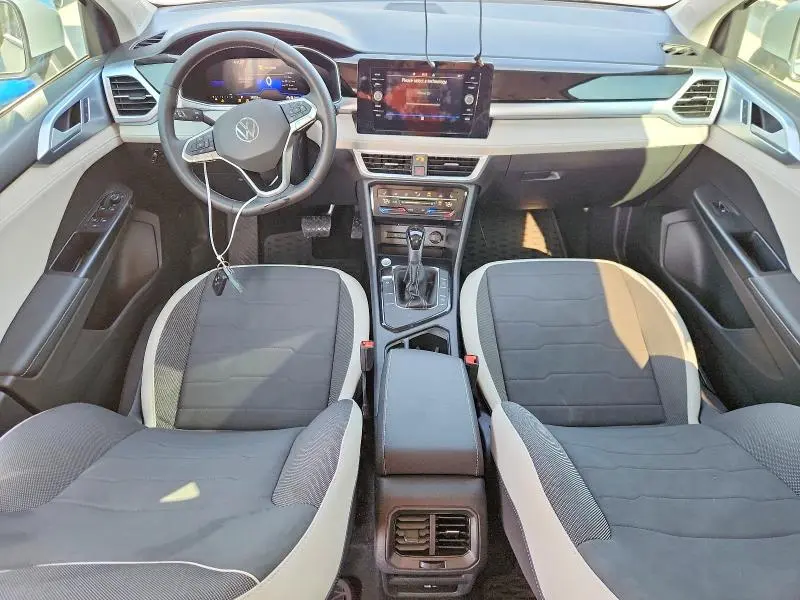 2025 VOLKSWAGEN TAOS SE  