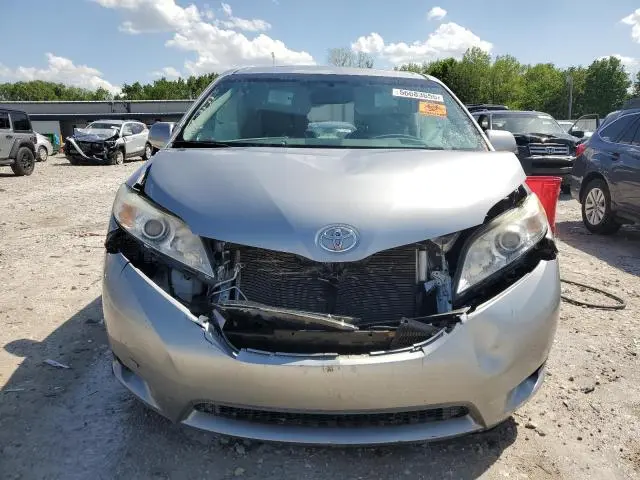2013 TOYOTA SIENNA XLE