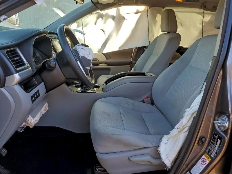 2016 TOYOTA HIGHLANDER LE  