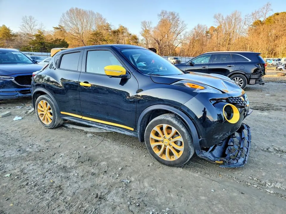 2015 NISSAN JUKE SV  