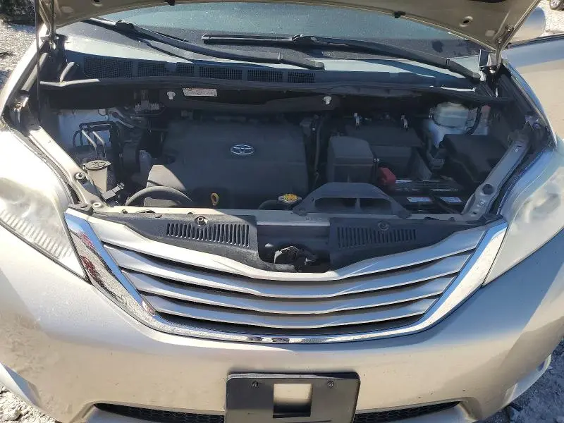 2016 TOYOTA SIENNA LE  