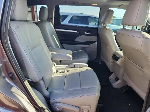2018 TOYOTA HIGHLANDER SE  