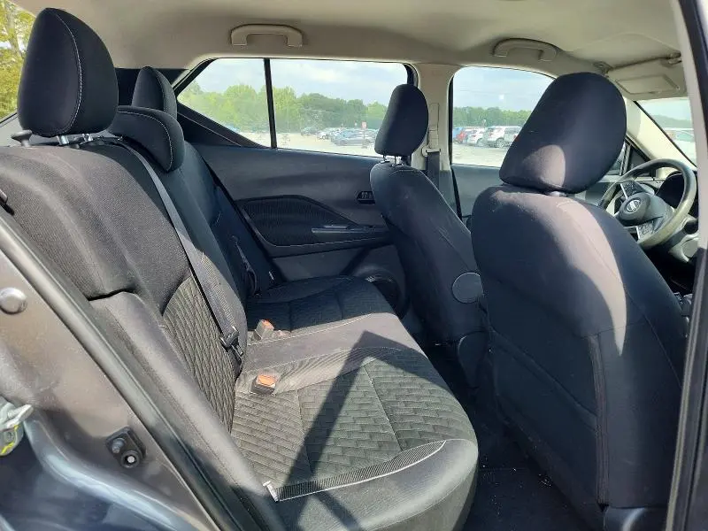 2021 NISSAN KICKS S  