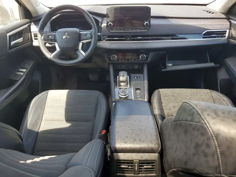 2025 MITSUBISHI OUTLANDER SE  