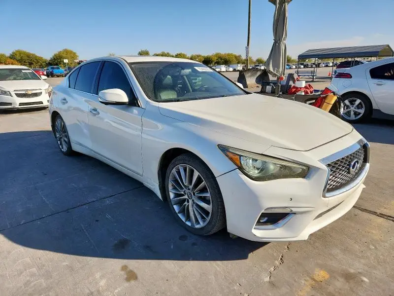 2018 INFINITI Q50 LUXE  
