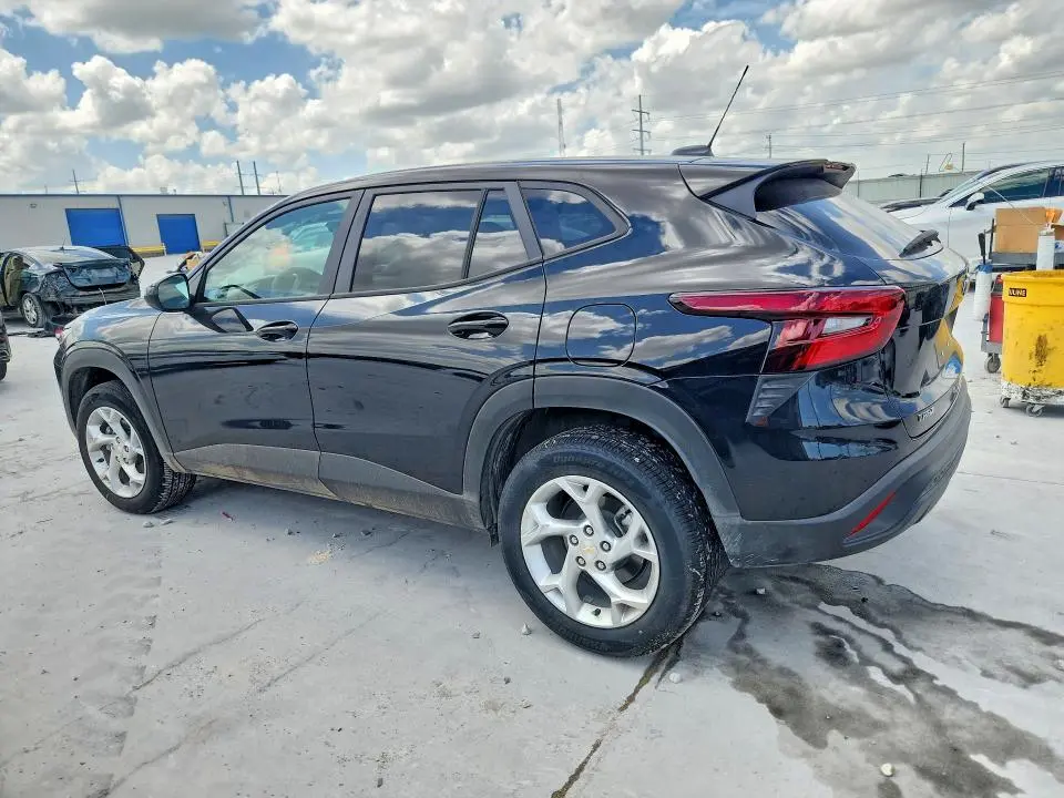 2025 CHEVROLET TRAX LS  