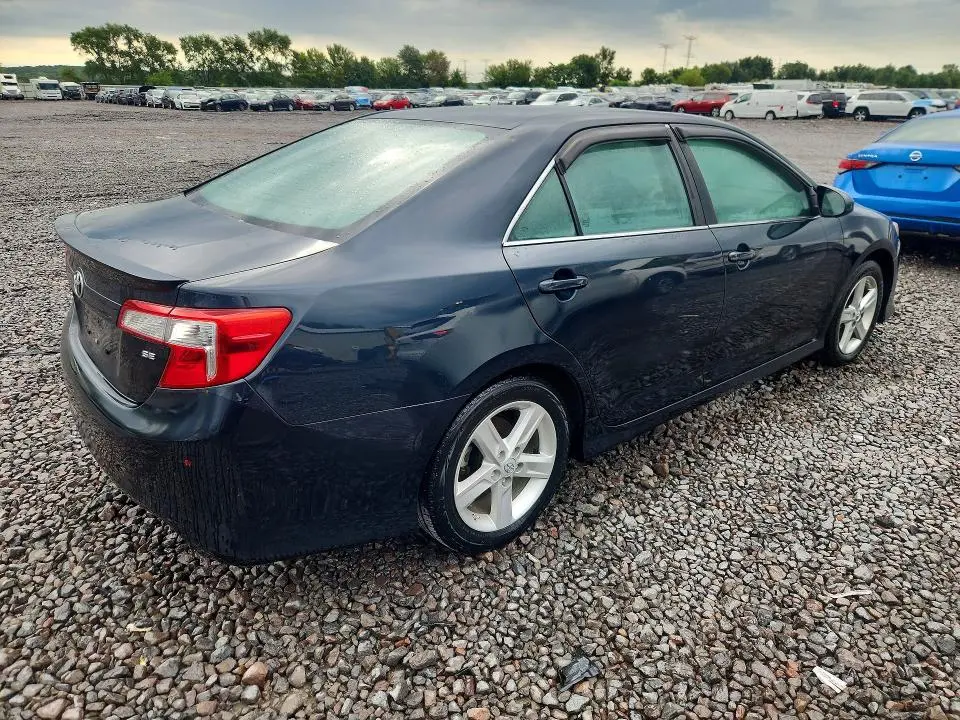 2014 TOYOTA CAMRY SE  
