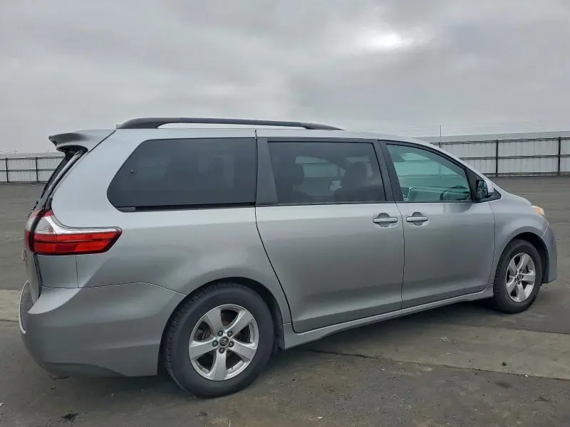2018 TOYOTA SIENNA LE  