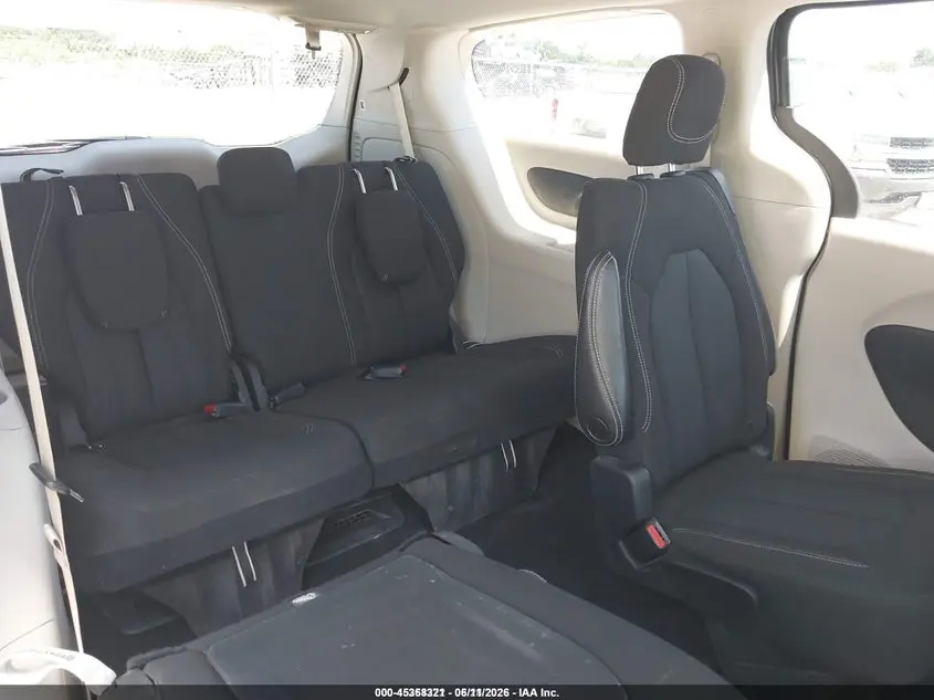 2022 CHRYSLER VOYAGER LX