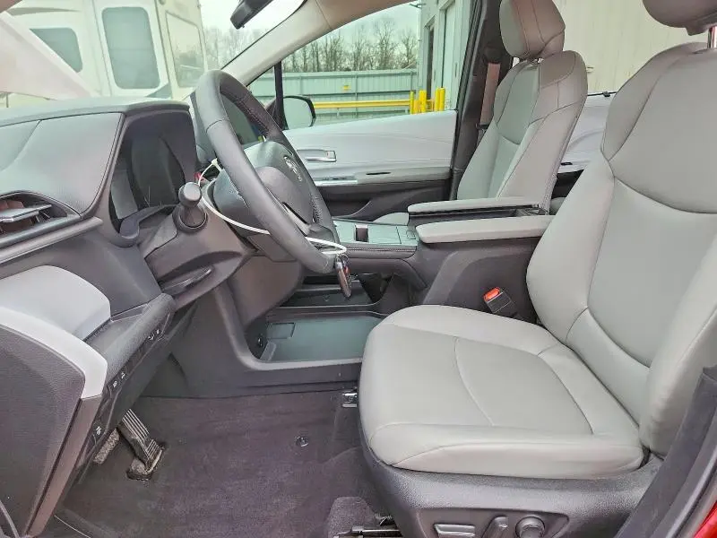 2025 TOYOTA SIENNA XLE 7-PASSENGER  