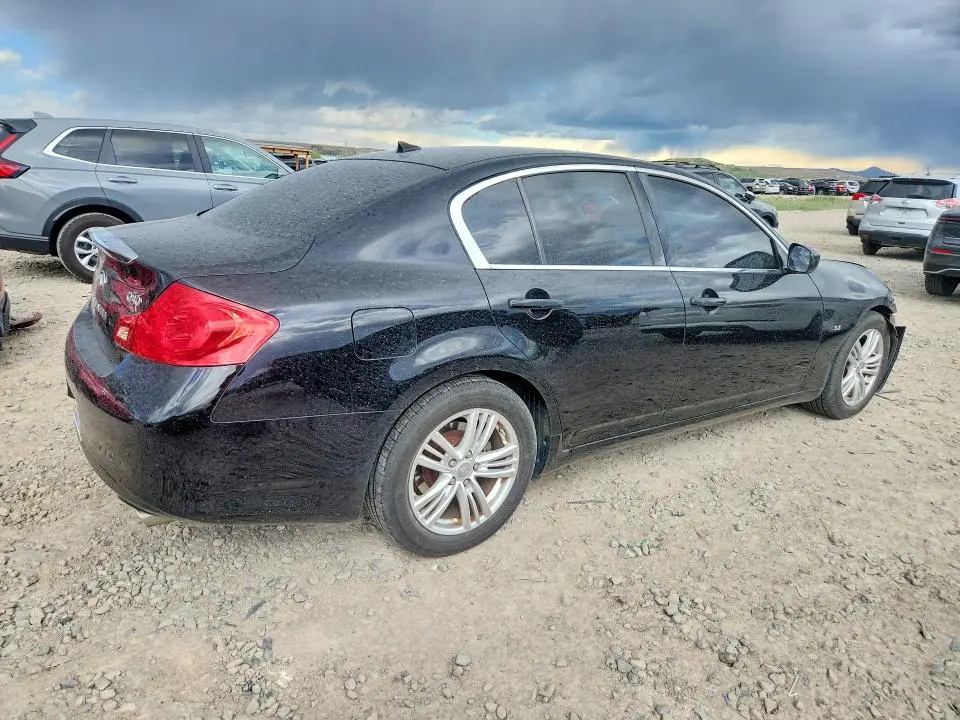 2015 INFINITI Q40 BASE  