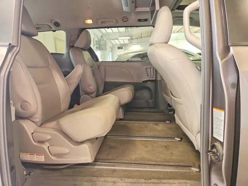 2017 TOYOTA SIENNA XLE PREMIUM 7-PASSENGER  