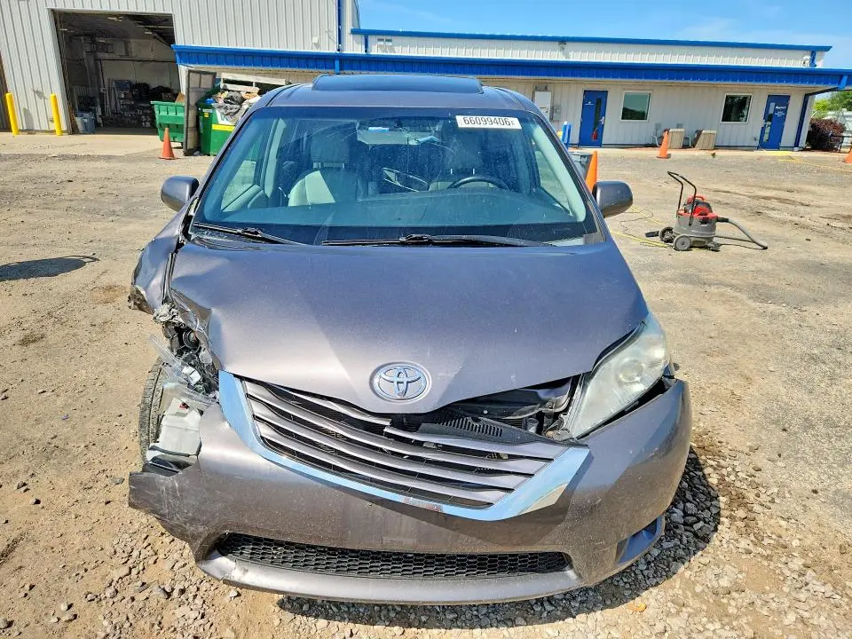 2015 TOYOTA SIENNA XLE 8-PASSENGER  