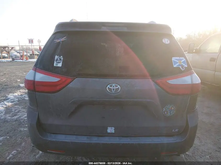 2017 TOYOTA SIENNA LE