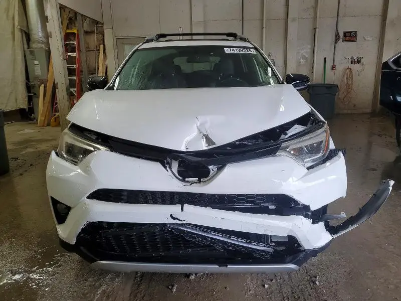 2016 TOYOTA RAV4 SE  