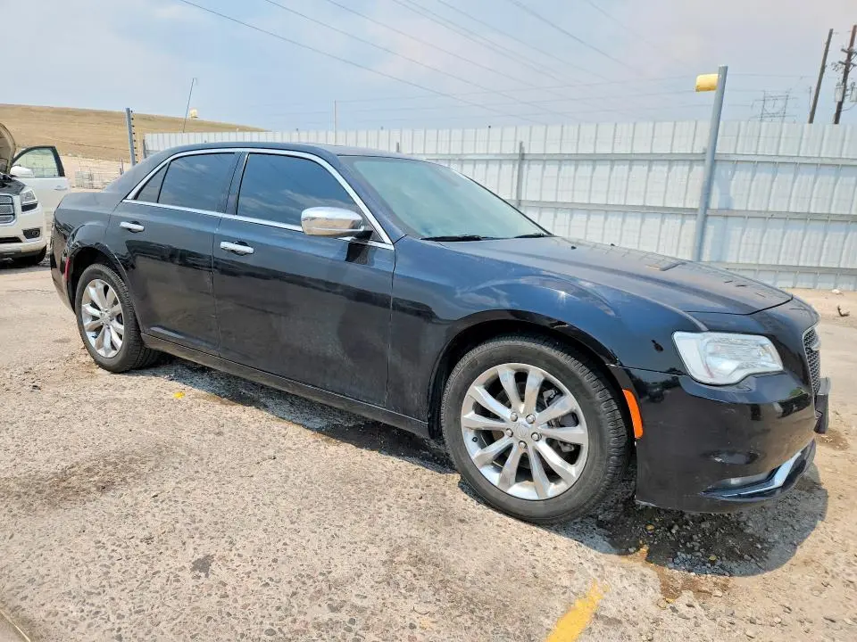 2019 CHRYSLER 300 LIMITED  