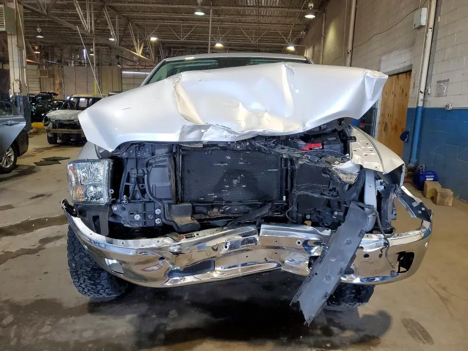 2016 RAM 1500 SLT  