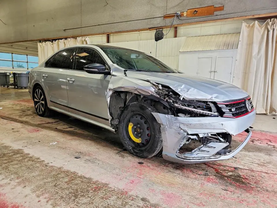2018 VOLKSWAGEN PASSAT GT  
