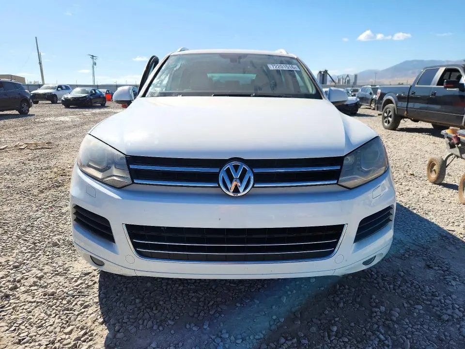 2013 VOLKSWAGEN TOUAREG V6  