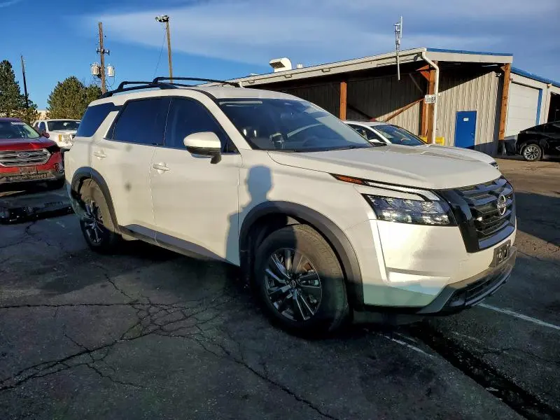 2024 NISSAN PATHFINDER SV  