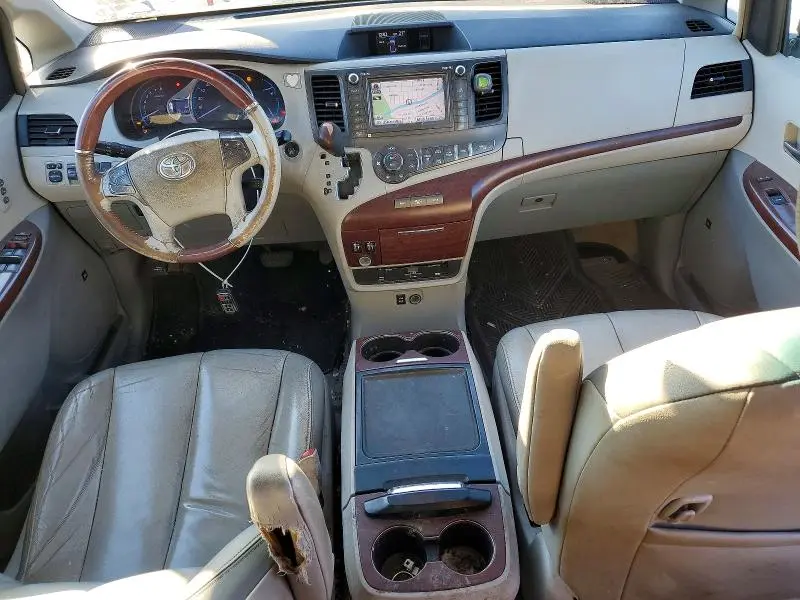 2014 TOYOTA SIENNA XLE  