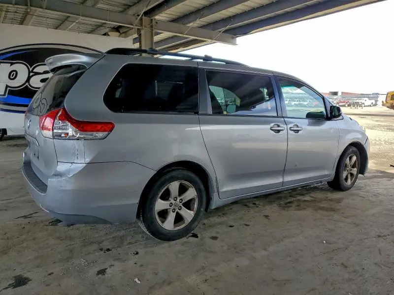 2014 TOYOTA SIENNA LE  