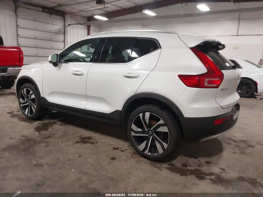 2024 VOLVO XC40 B5 ULTIMATE BRIGHT THEME