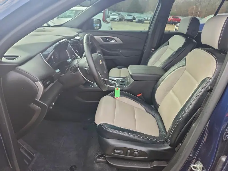 2023 CHEVROLET TRAVERSE LT  