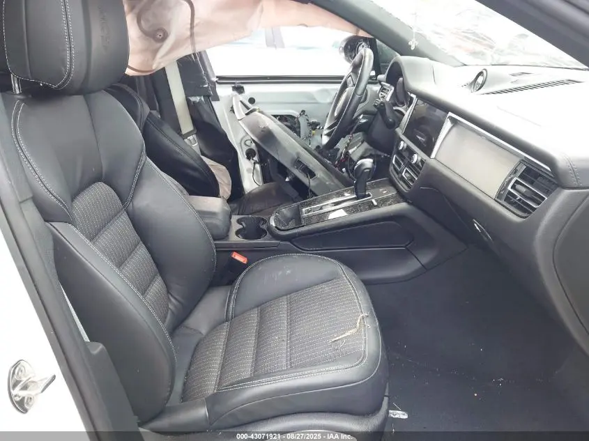 2023 PORSCHE MACAN T