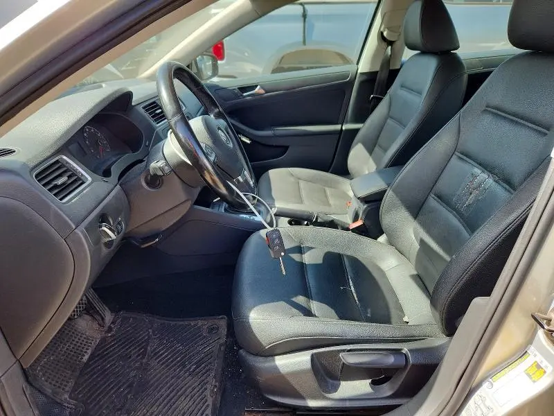 2011 VOLKSWAGEN JETTA SE  