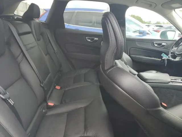 2020 VOLVO XC60 T5 MOMENTUM  
