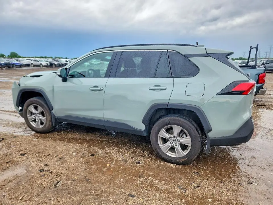 2023 TOYOTA RAV4 XLE  
